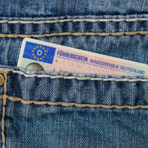 Ile trwa kurs na prawo jazdy w Polsce?